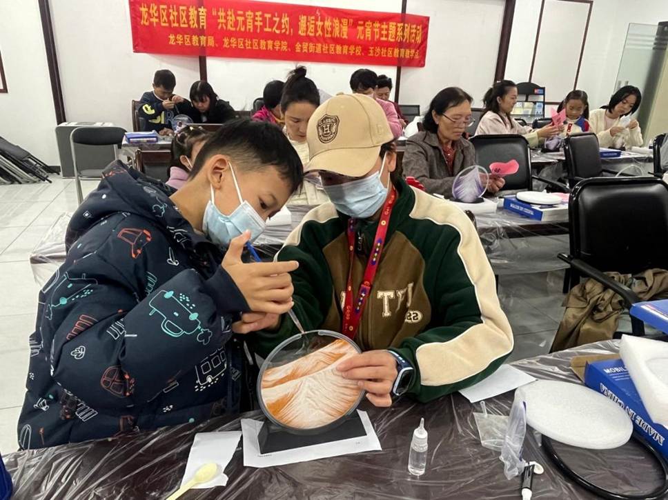 指尖流沙映照非遗薪火，龙华区社区教育欢度元宵