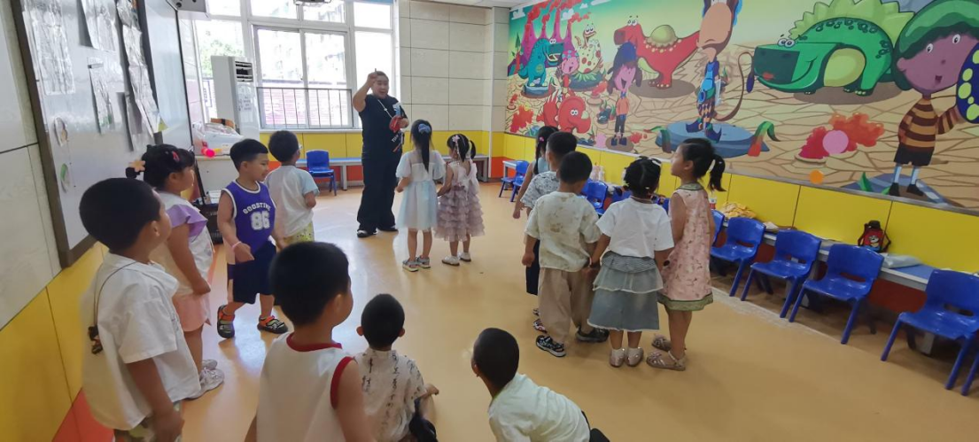 内向孩子学英语如何引导？成都天童教育低压力课堂思路(图2)